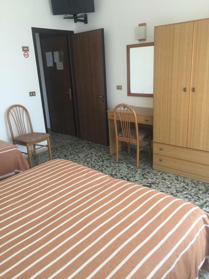 Dreibettzimmer mit Meerblick