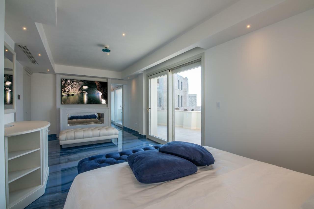Suite 251 Sea View