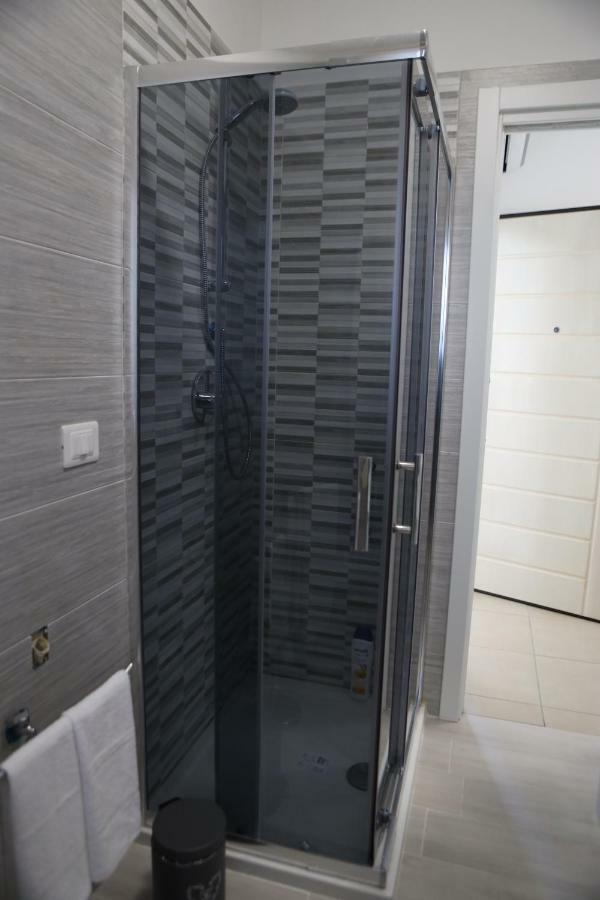 Single Room,838685000:JPEG
