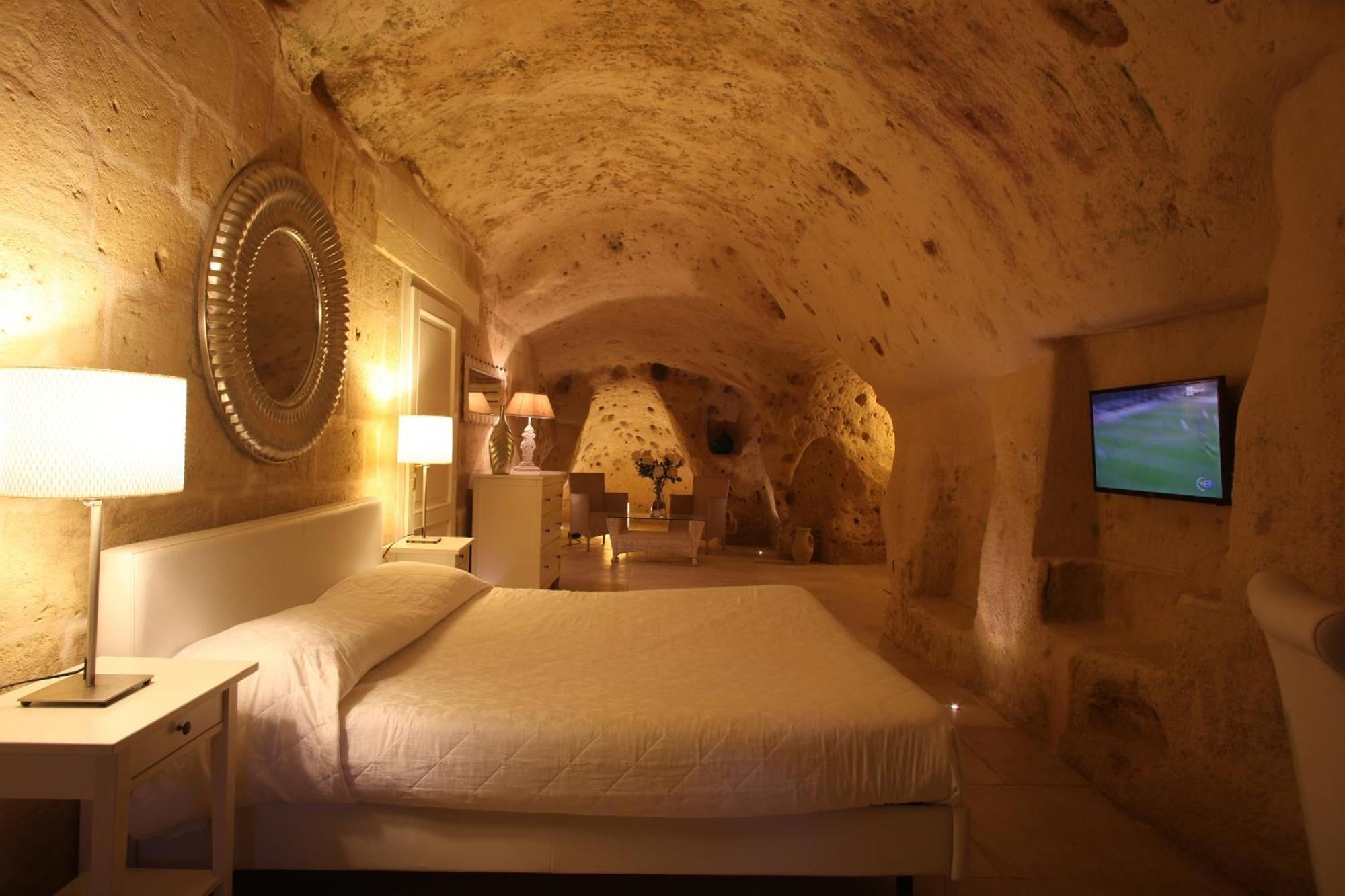 Deluxe Suite Cave
