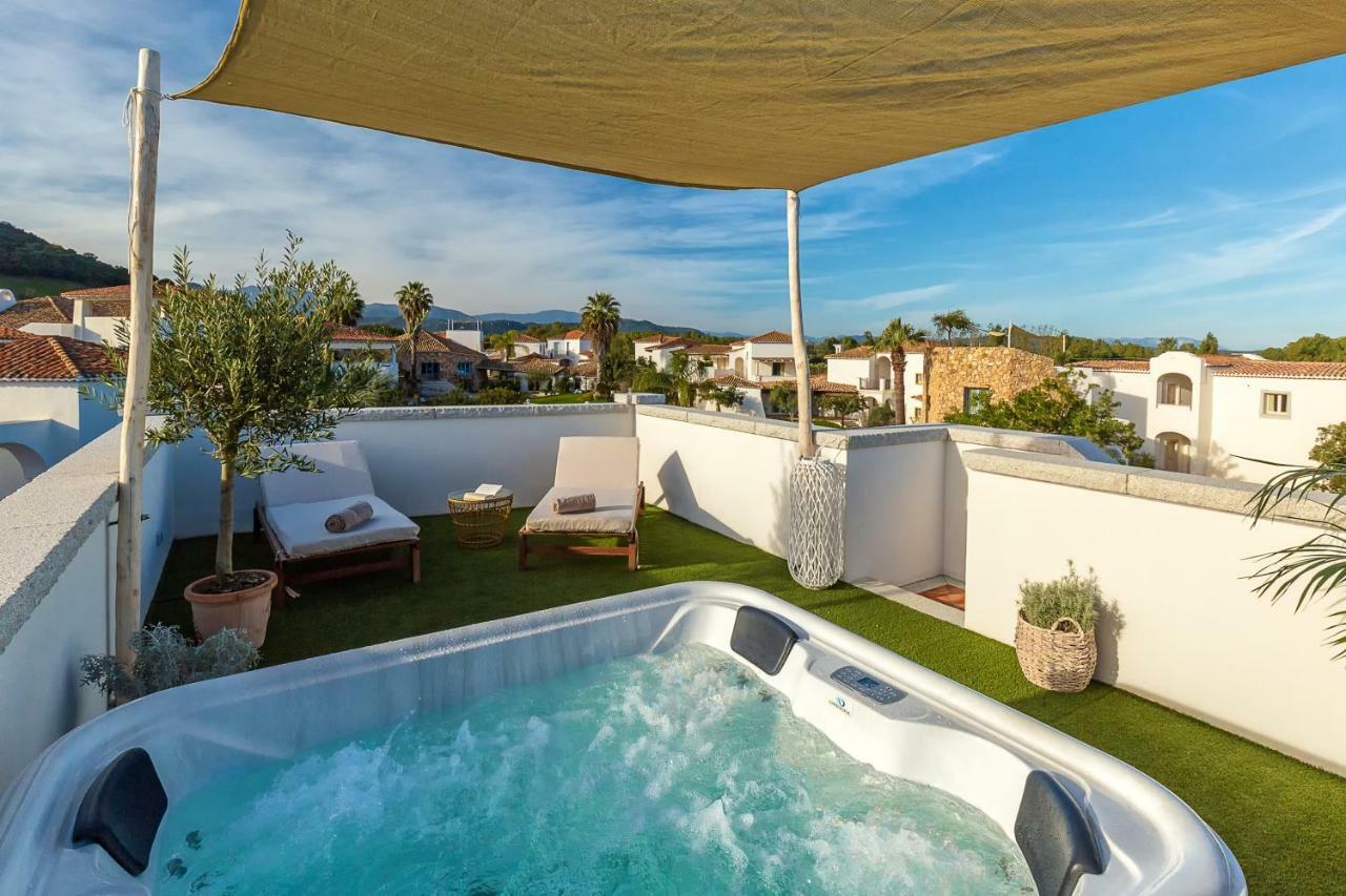 Zimmer mit Kingsize-Bett und Whirlpool