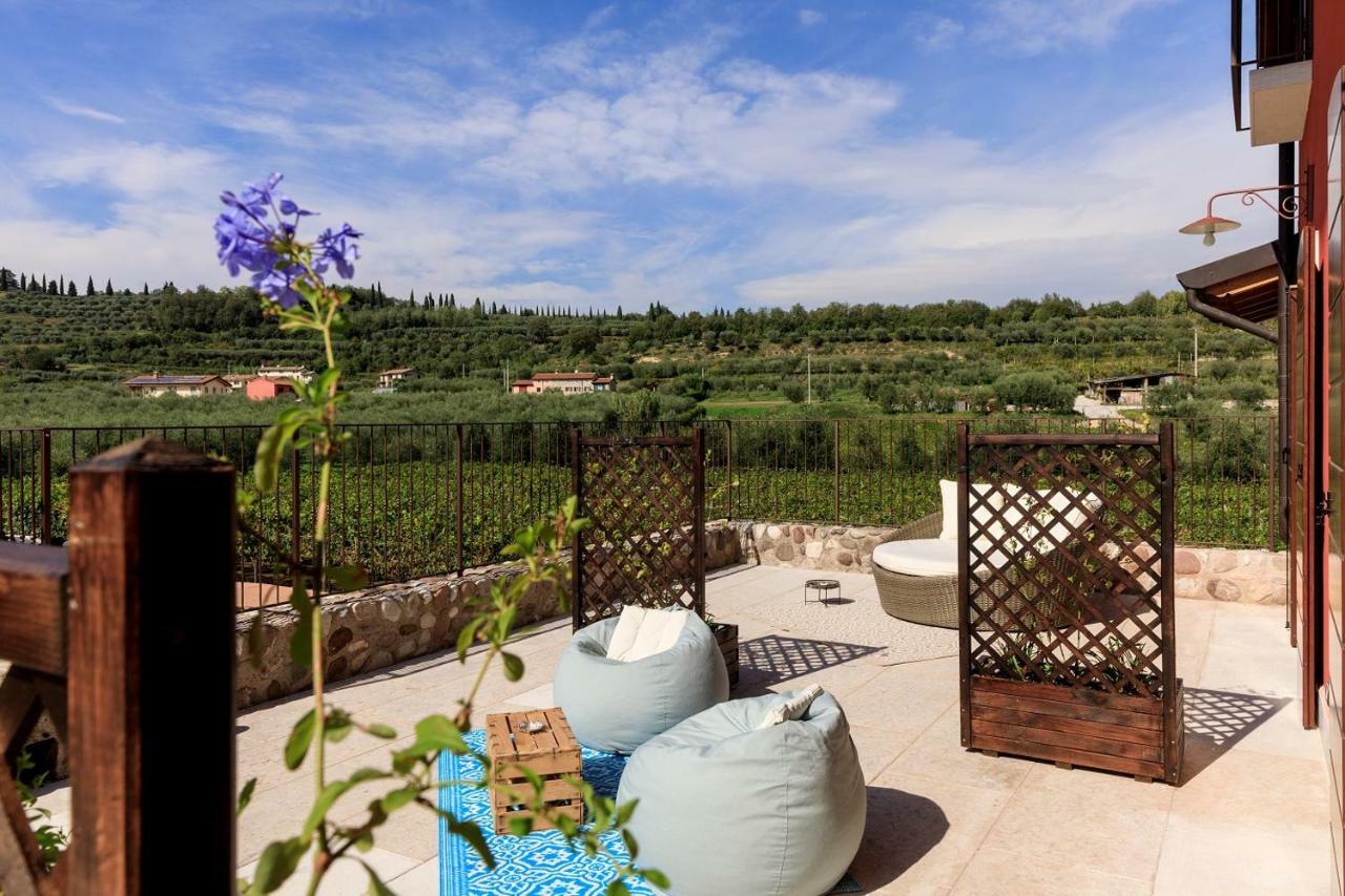 Doppel- oder Zweibettzimmer mit Terrasse und seitlichem Seeblick