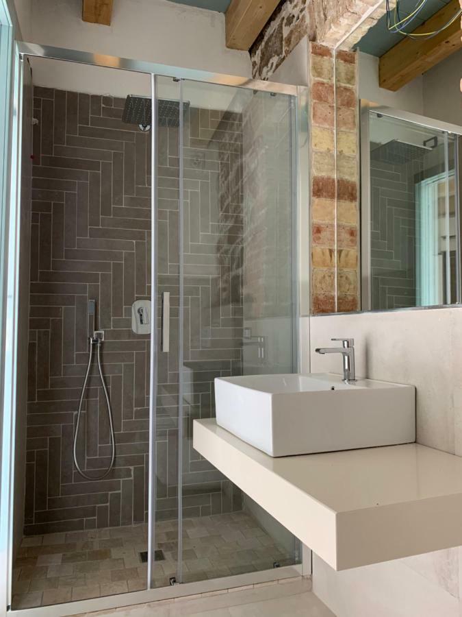 Deluxe Double Room Shower