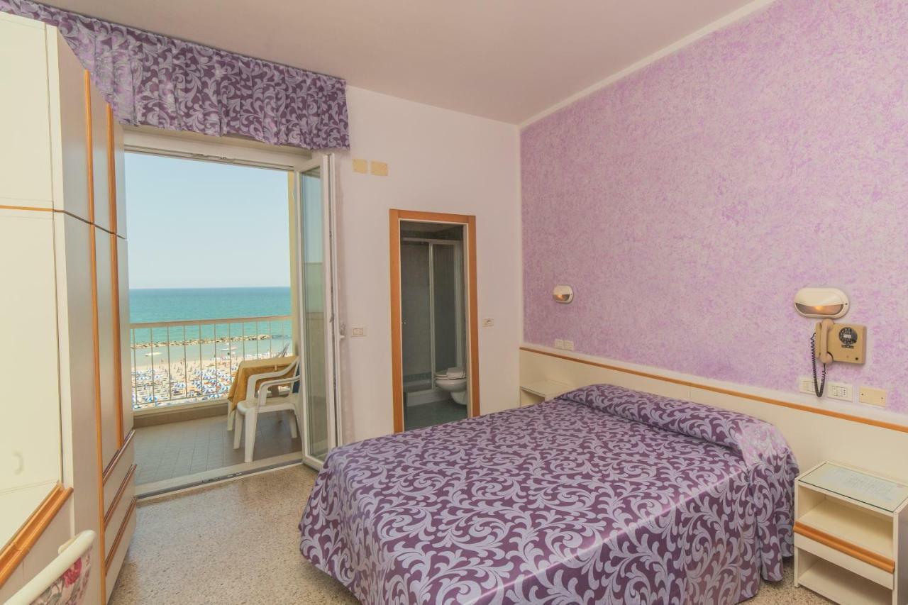 Doppel-/Zweibettzimmer mit Balkon und Meerblick