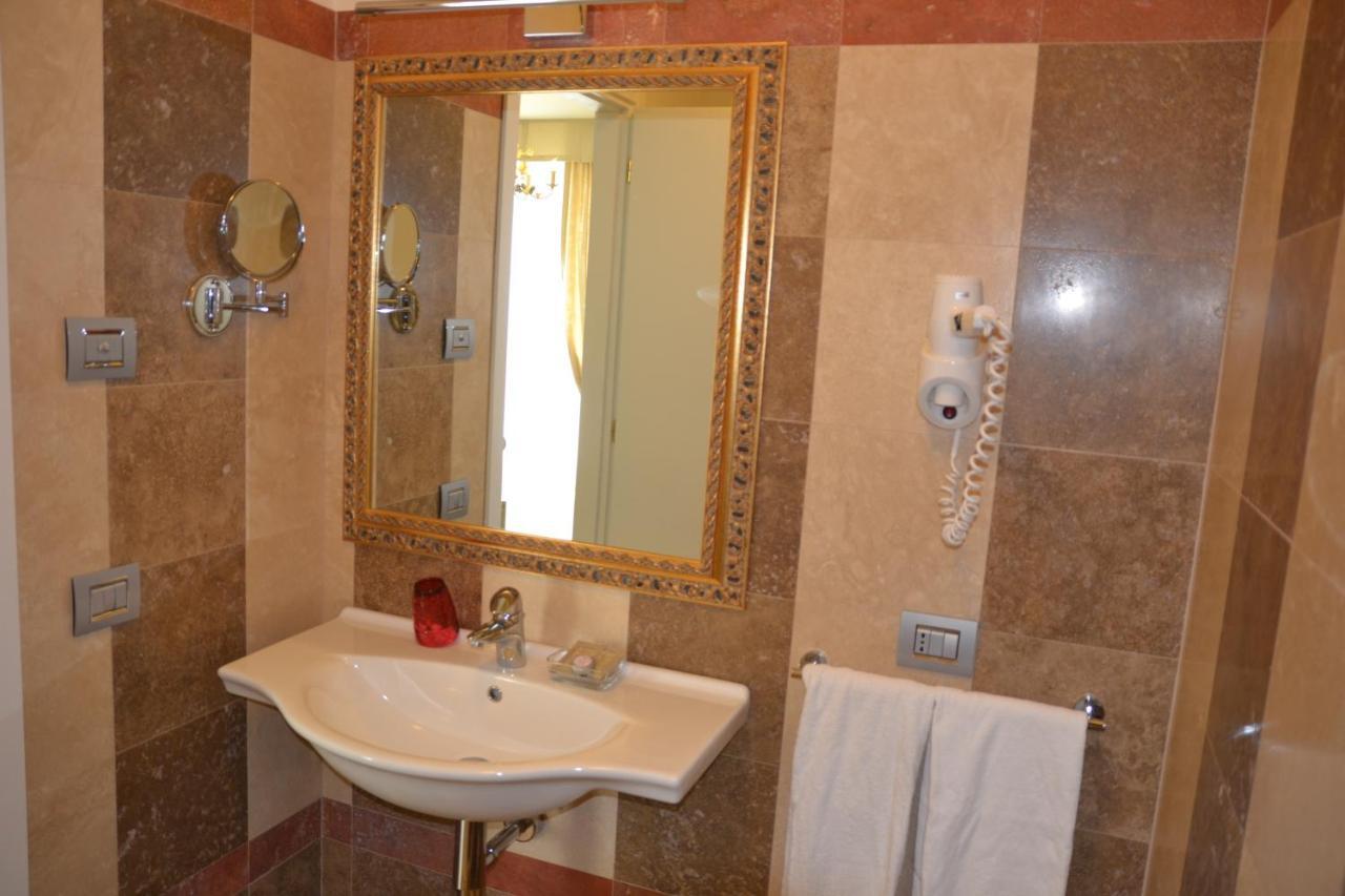 Large Superior One-Bedroom Apartment