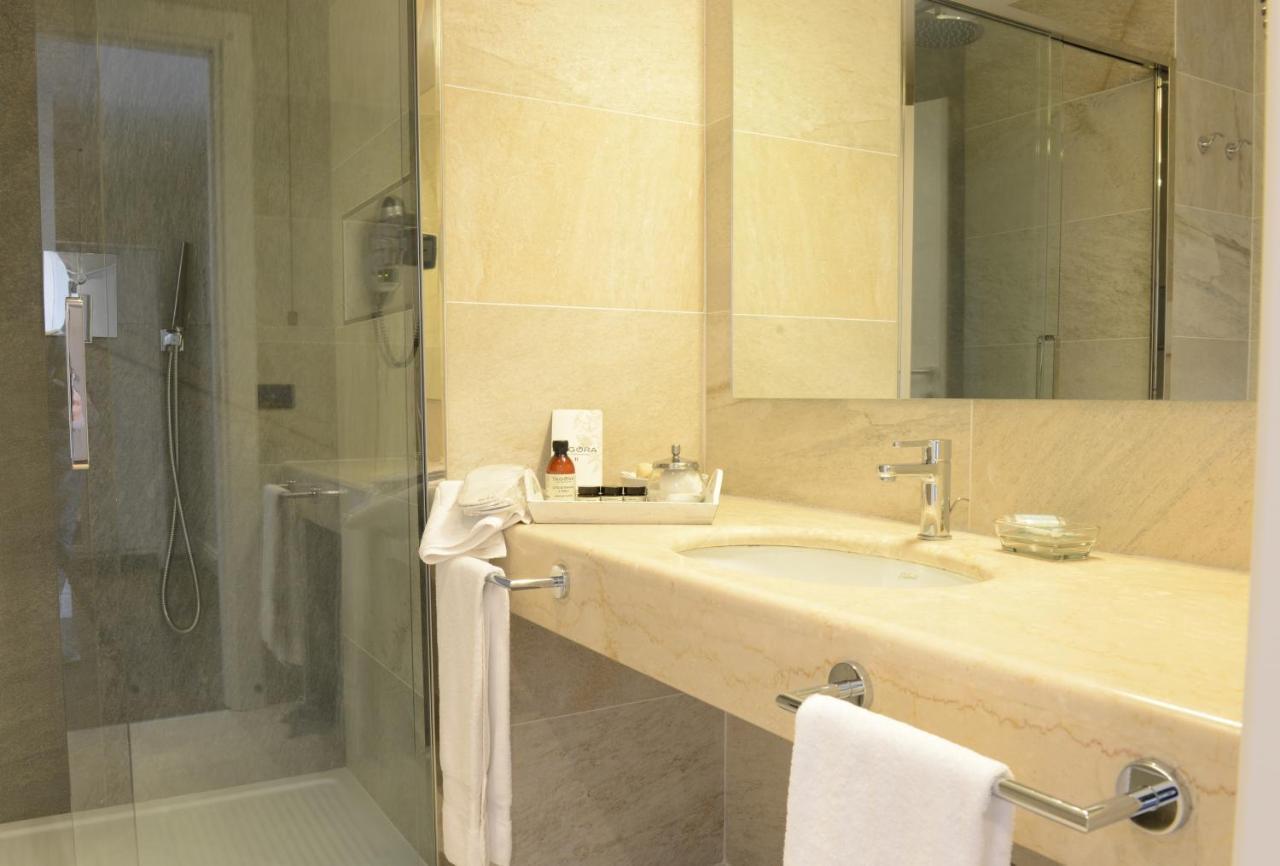 Deluxe Double or Twin Room Hill View