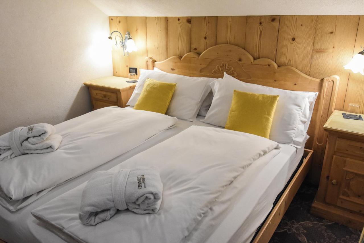 Doppel- oder Zweibettzimmer