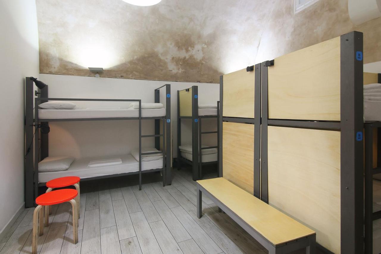 Single Bed Mixed Dormitory Room