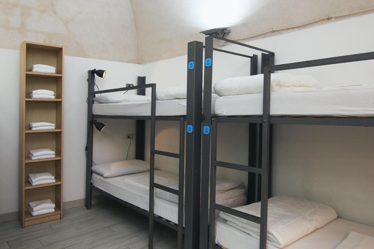 Single Bed Mixed Dormitory Room