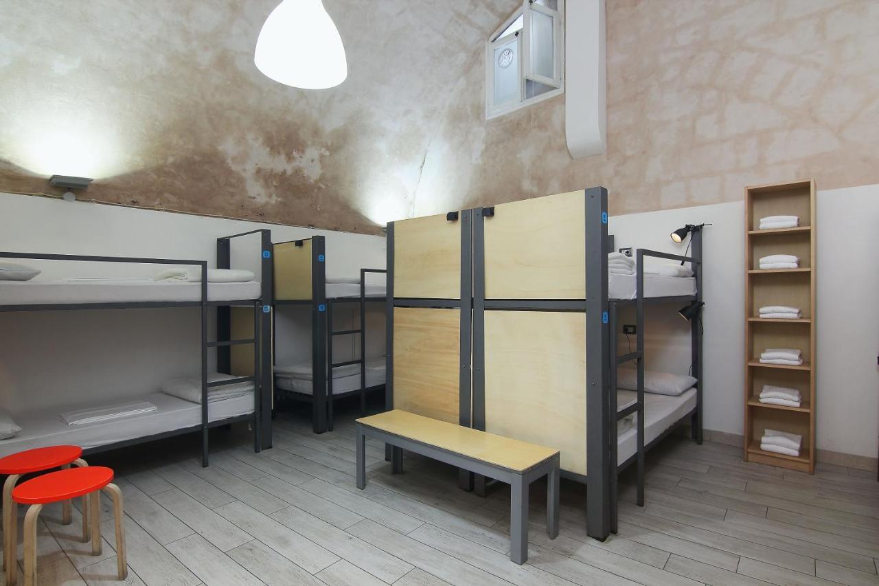 Single Bed Mixed Dormitory Room