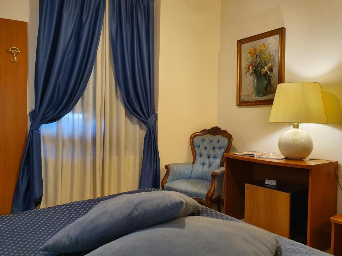 2 Camere Adiacenti