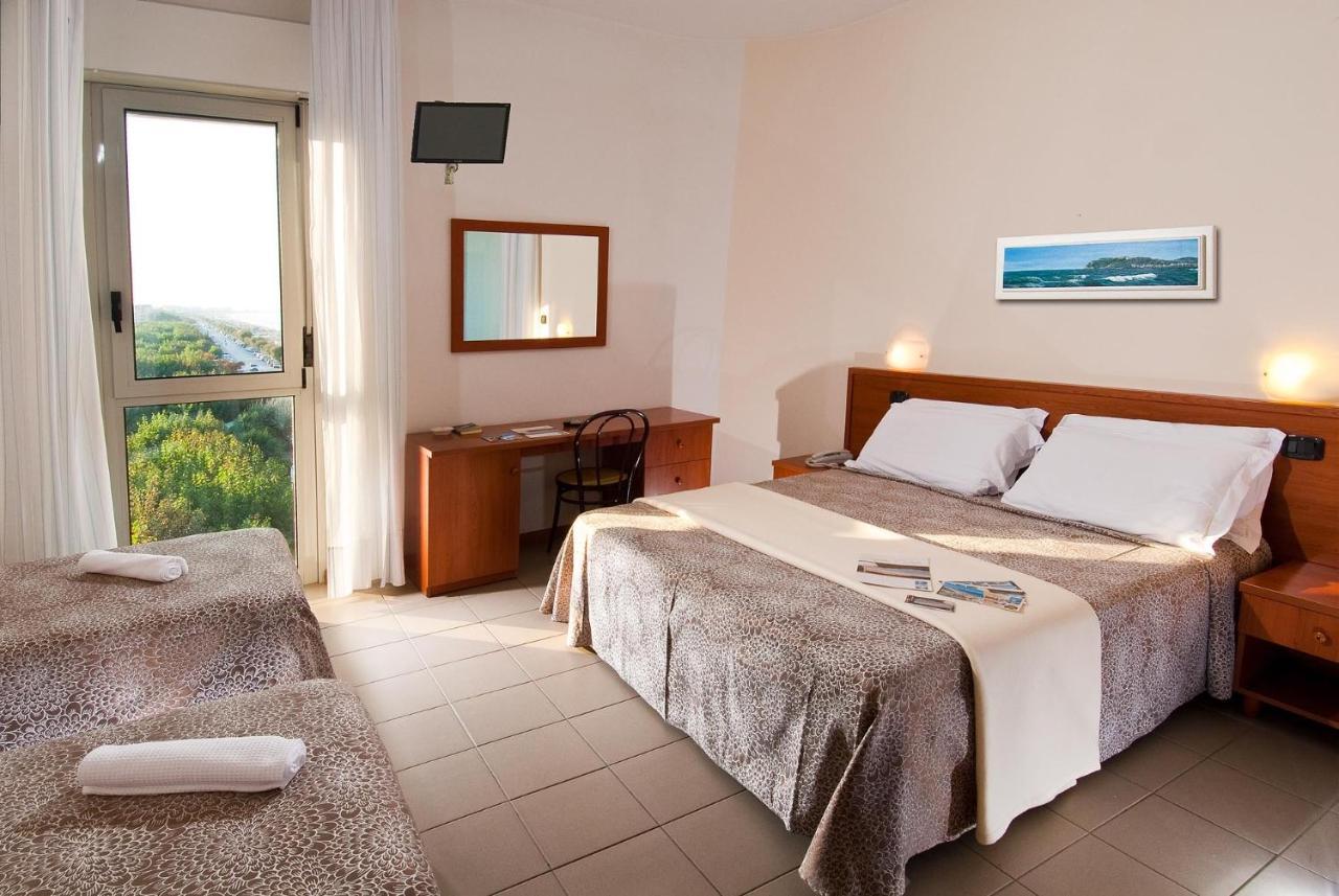 Quadruple Room Front Sea View