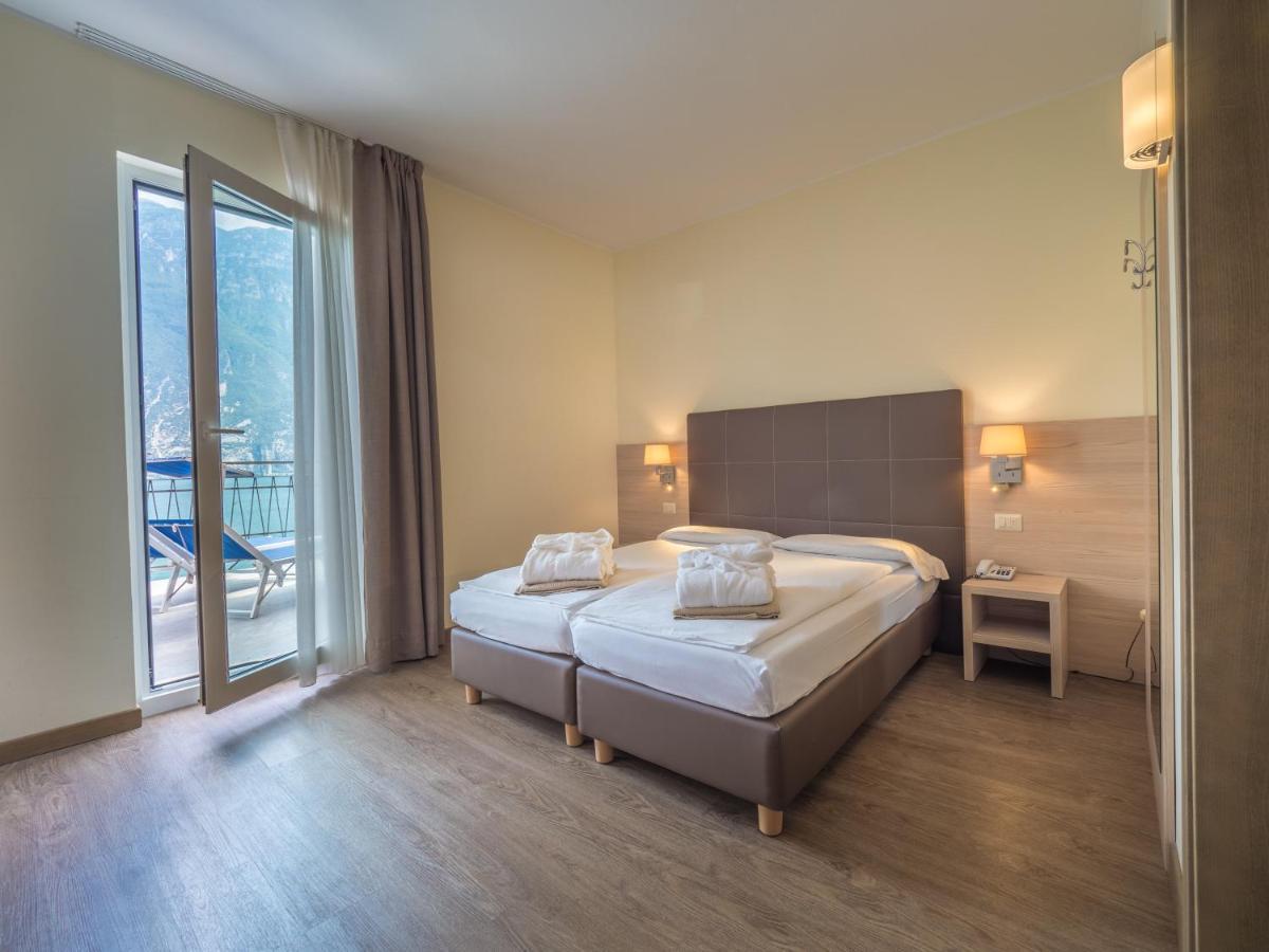 Zweibettzimmer mit Terrasse und Seeblick