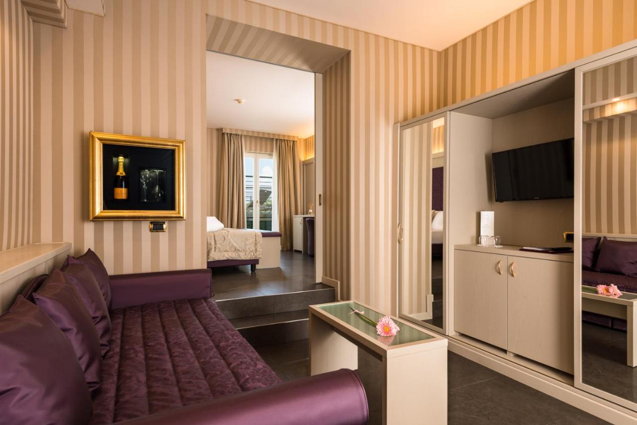 Deluxe King Suite,255989585:JPEG