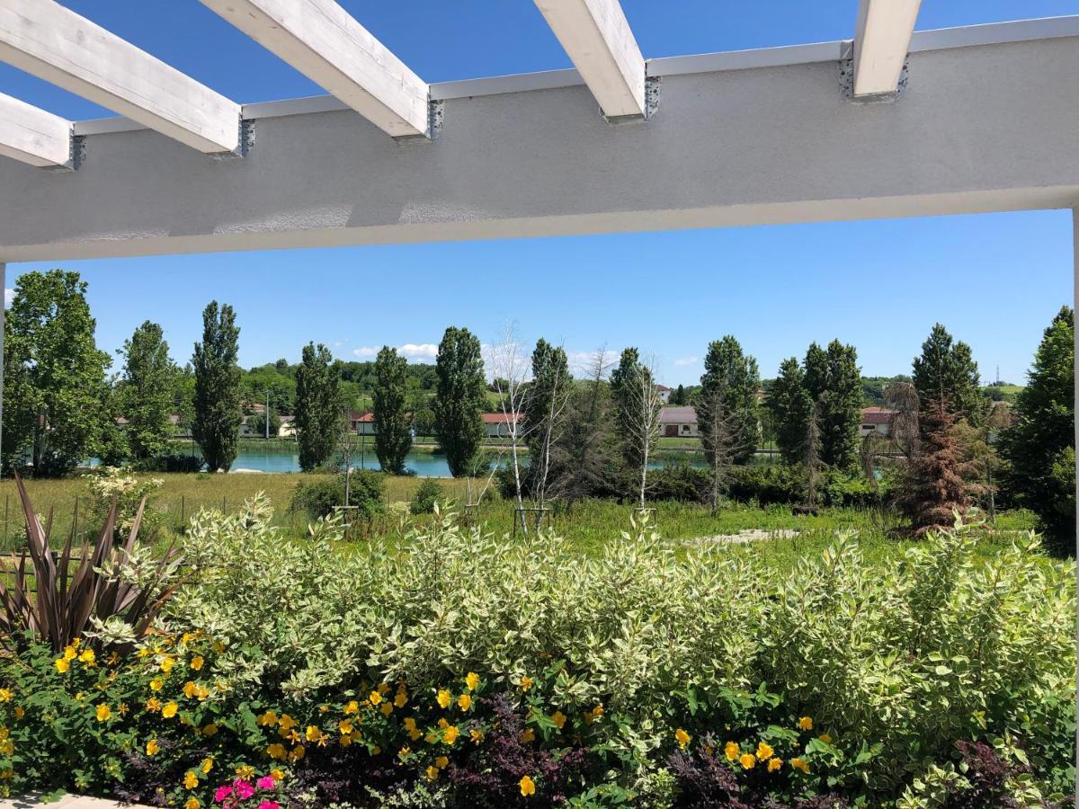 Superior One-Bedroom Apartment Terrace