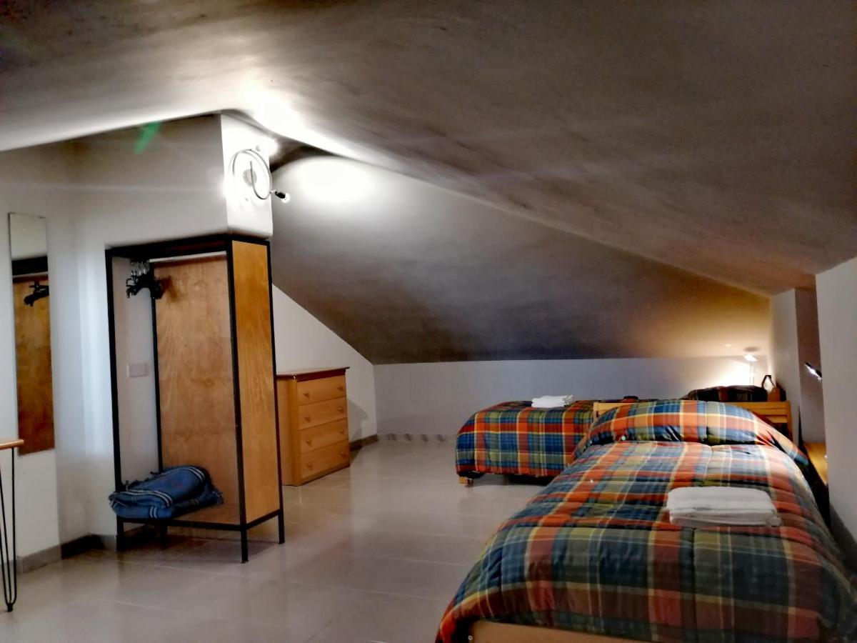 Camera Doppia con Letti Singoli e Bagno in Comune