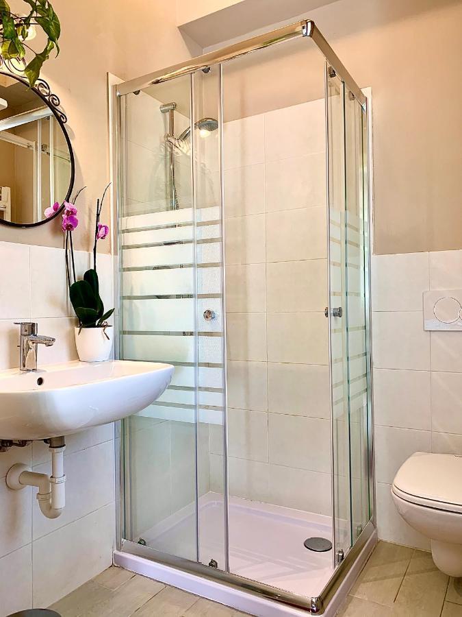 Double or Twin Room Private Bathroom
