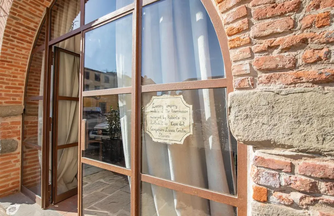 Casa del Campanaro centro storico di Lucca dentro le mura-1