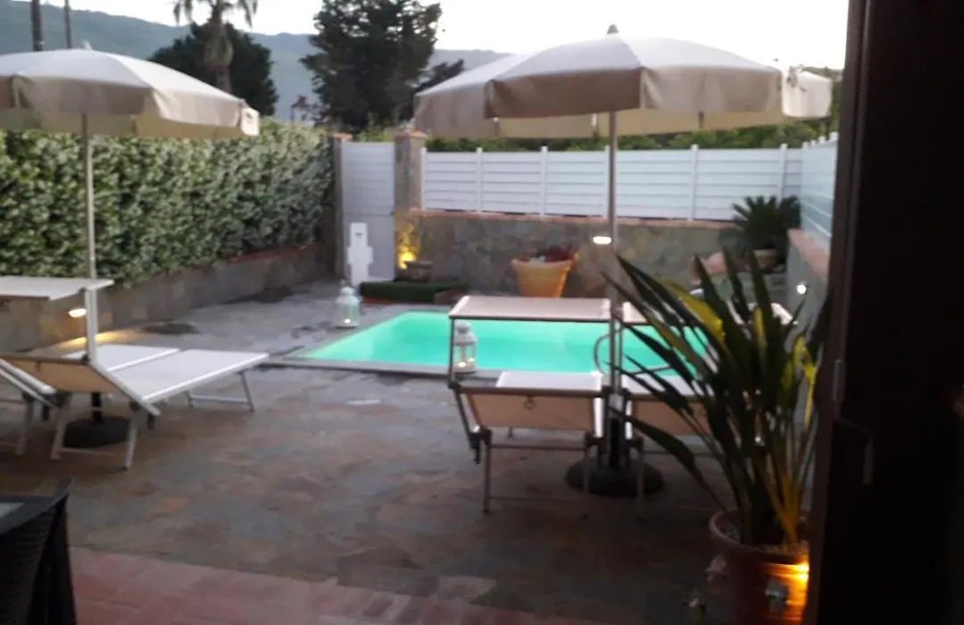 B&B Zurro con piscina e relax vicino al mare-1