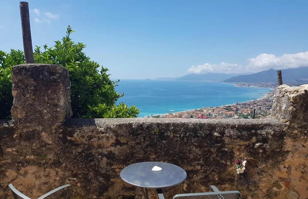 Blu Oltremare-1