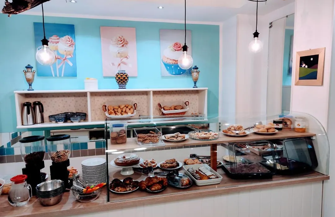 Hotel Adria B&B - Colazione fino alle 12-1