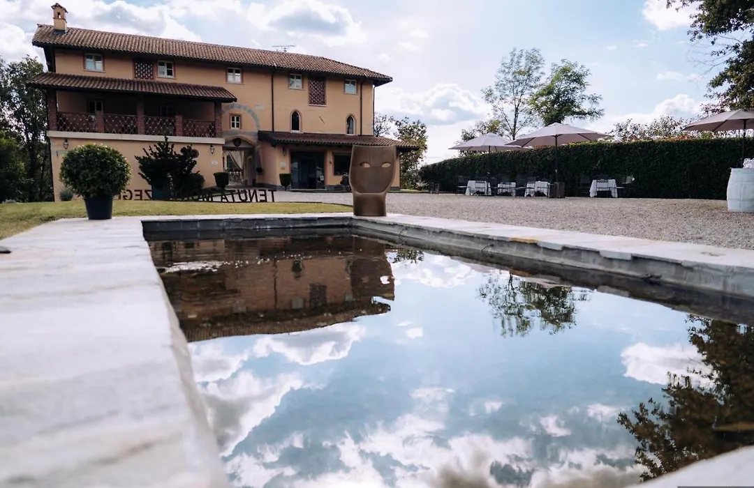 Tenuta Montezeglio Country Family House-1