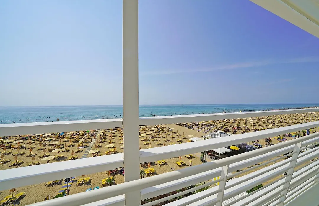 Hotel Strand A Frontemare-1