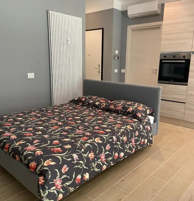 Casa di Laura mono e bilo di fronte Ospedale San Raffaele-1