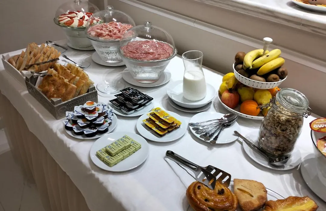 Hotel Paola-1