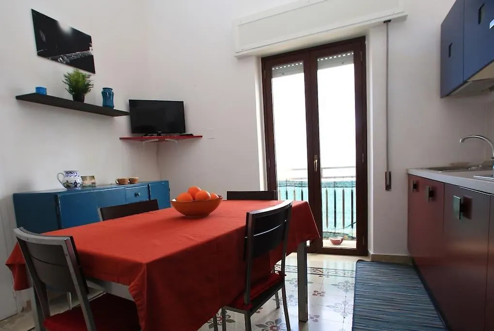 Appartamento vista mare-1