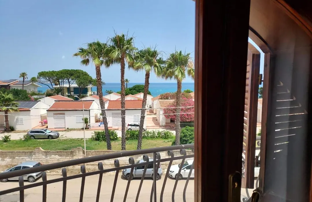 Arenella Beach Rooms-1