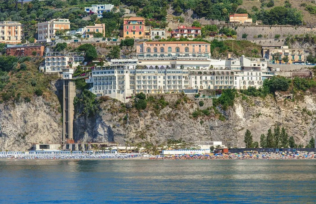 Lloyd'S Baia Hotel-1