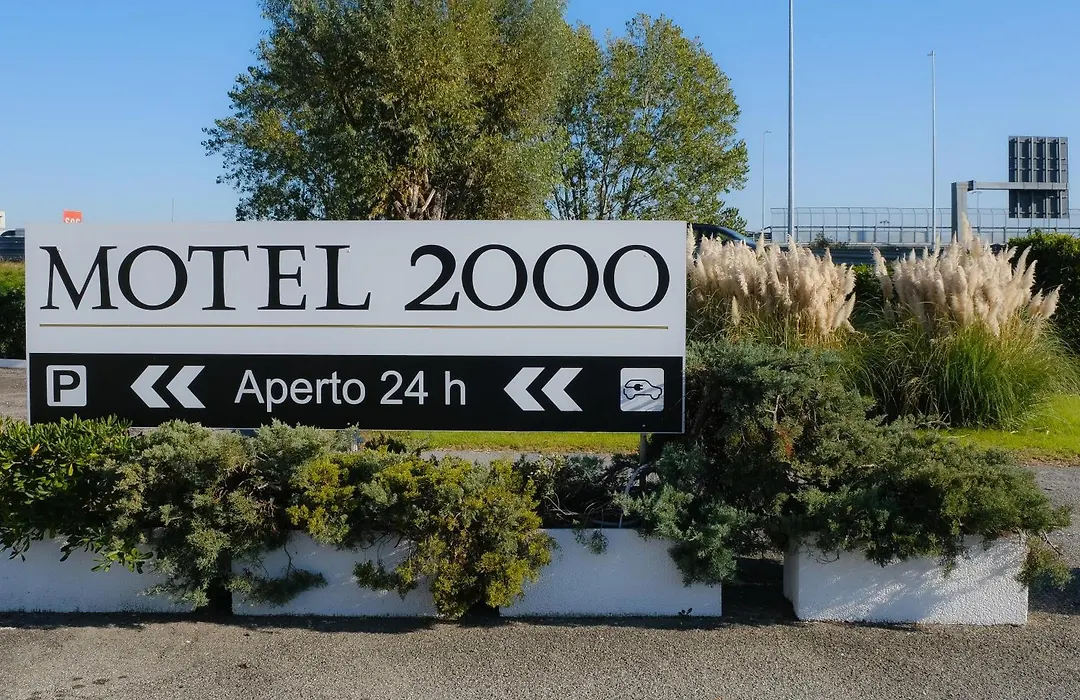 Hotel Motel 2000-1