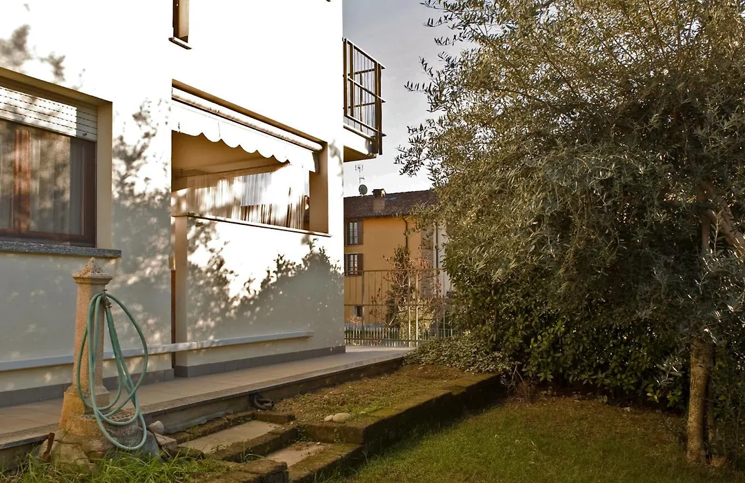 Apartment With Garden-1