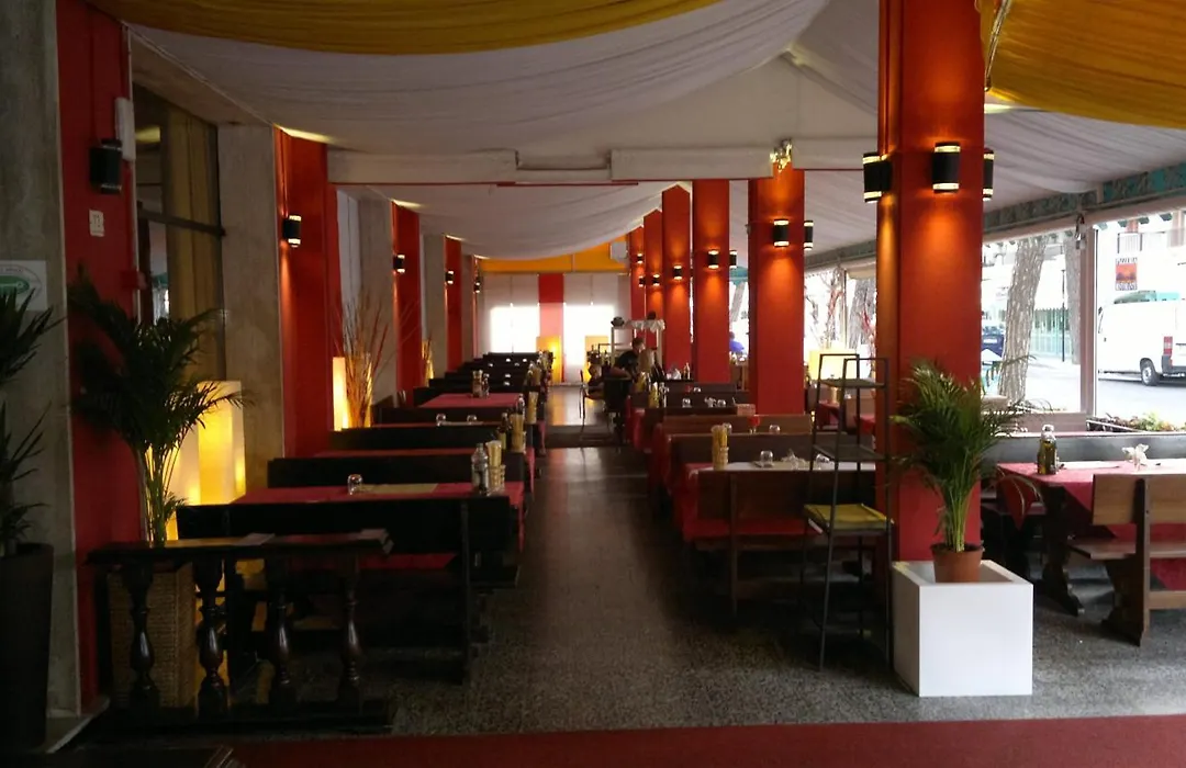 Hotel Amalfi & Restaurant Karaoke Bar-1