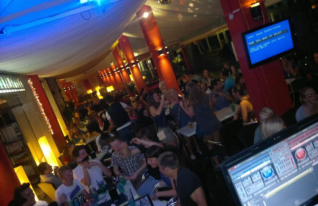 Hotel Amalfi & Restaurant Karaoke Bar-1