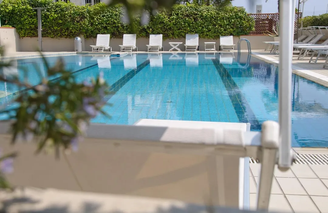 HOTEL TRIONFAL - Fronte Mare - Vicinissimi al Centro-1