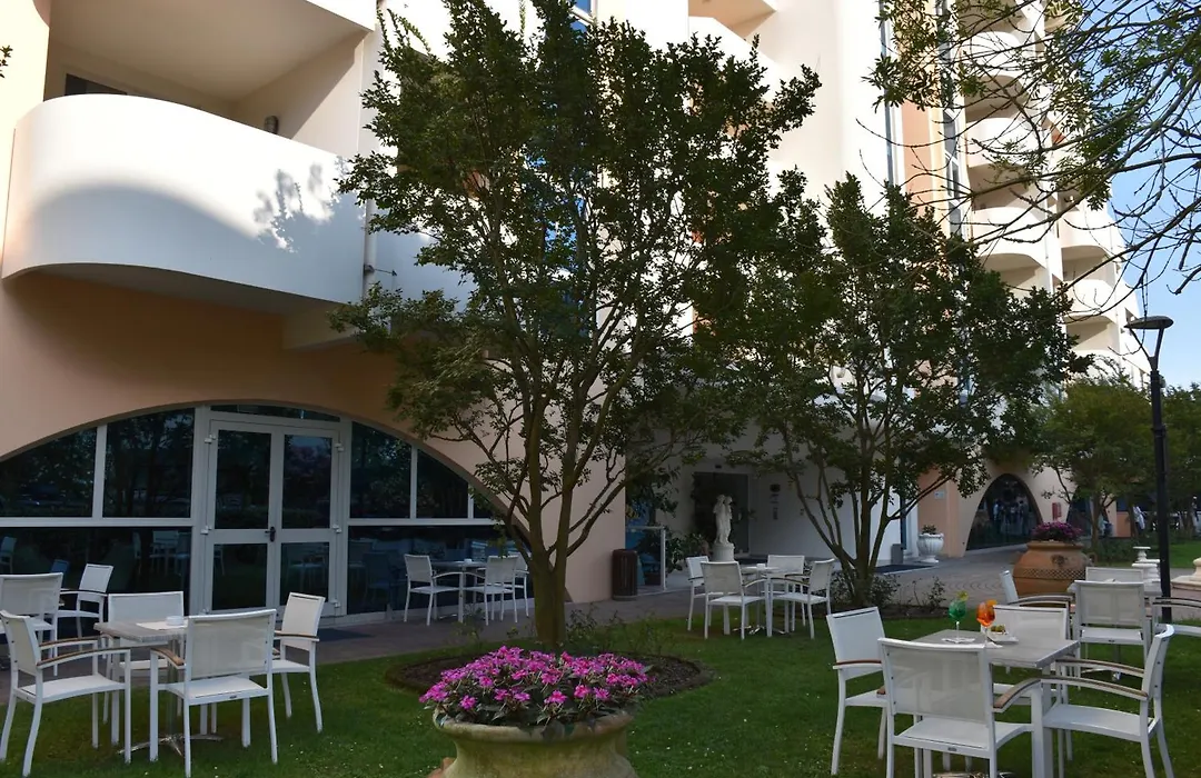 Aparthotel Holiday-1