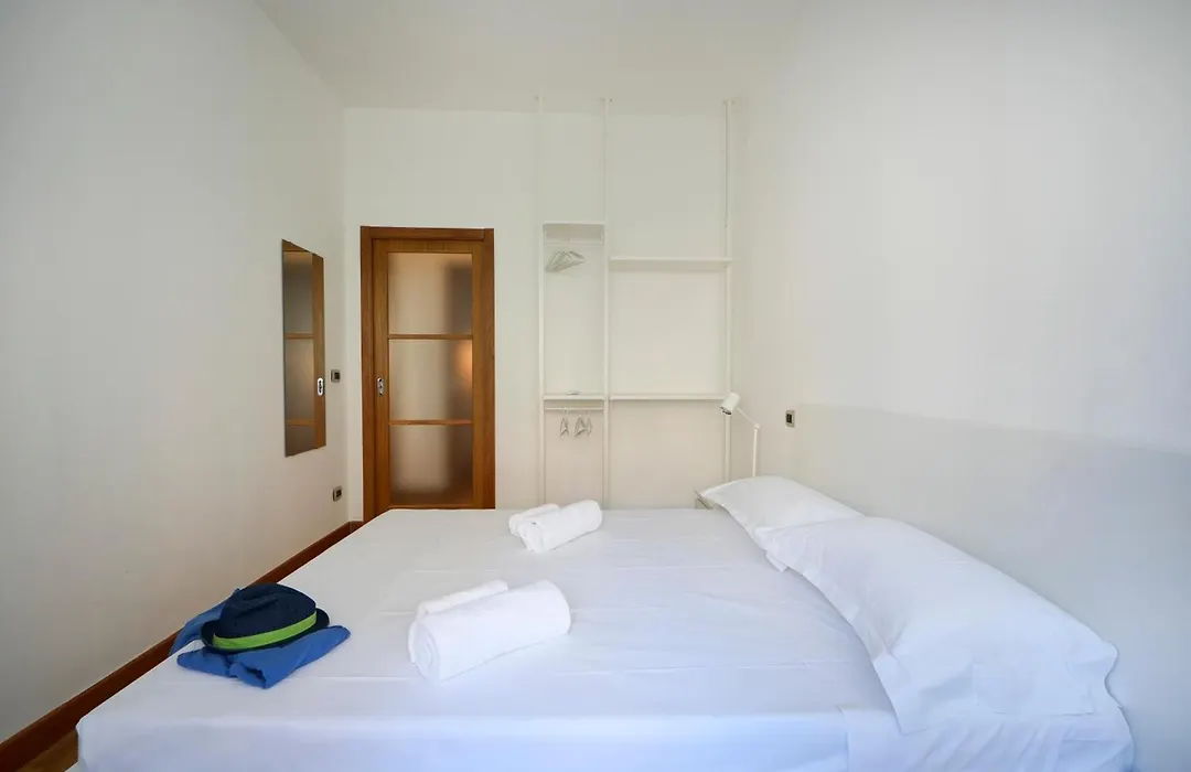 Guesthost - 184 Apartment - Urban Convenience Near The Station-1