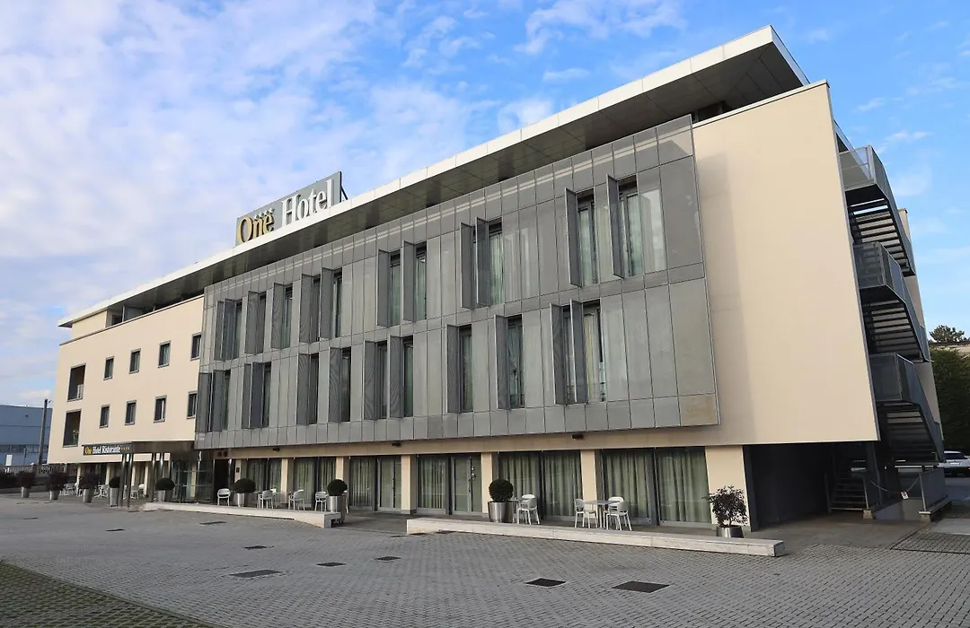 One Hotel&Restaurant-1