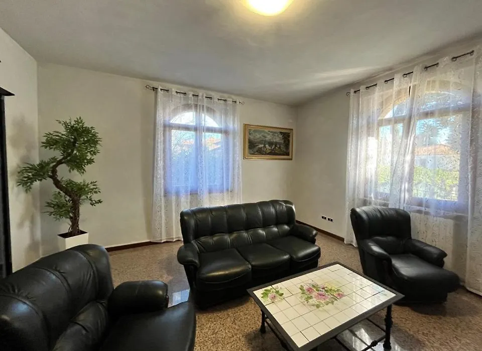 villa Geranio confortevole villa nei pressi di Milano-1
