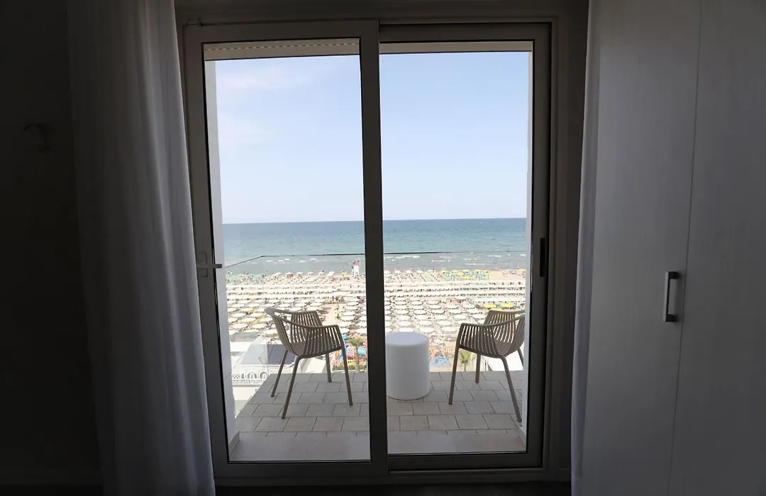 Hotel Daniel'S Fronte Mare-1