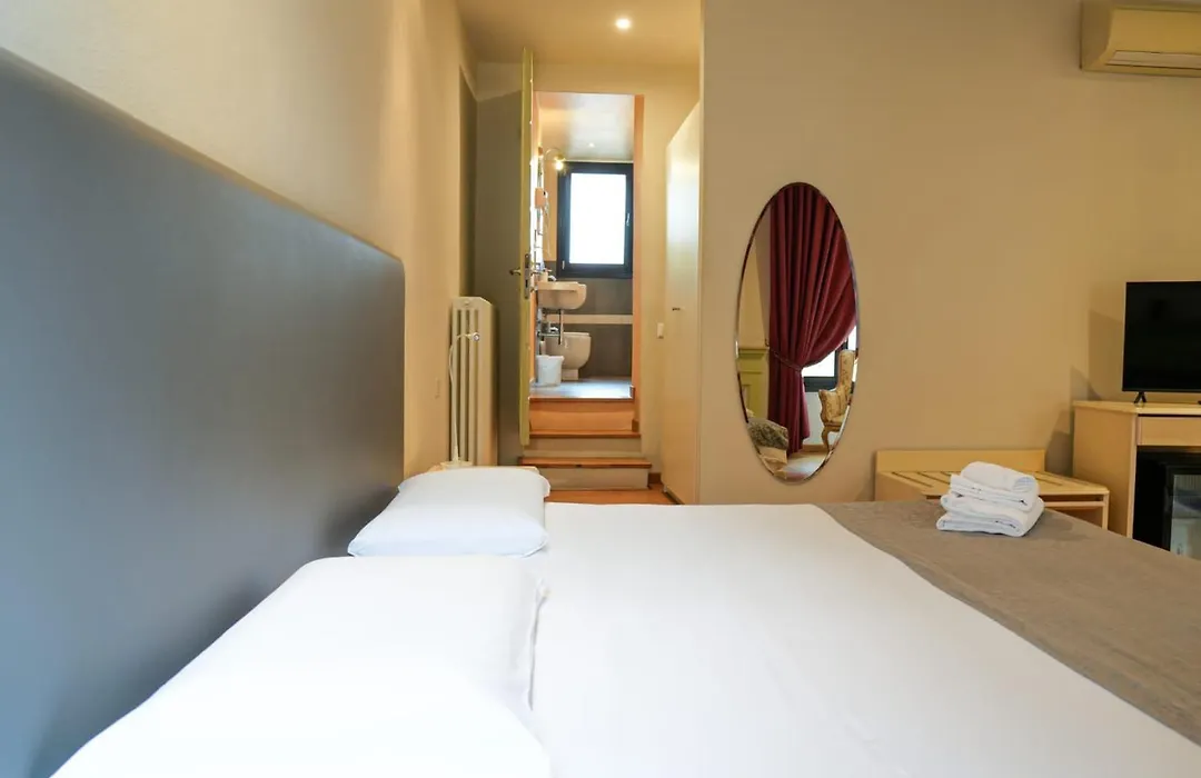 Honey Rooms Ferrara-1