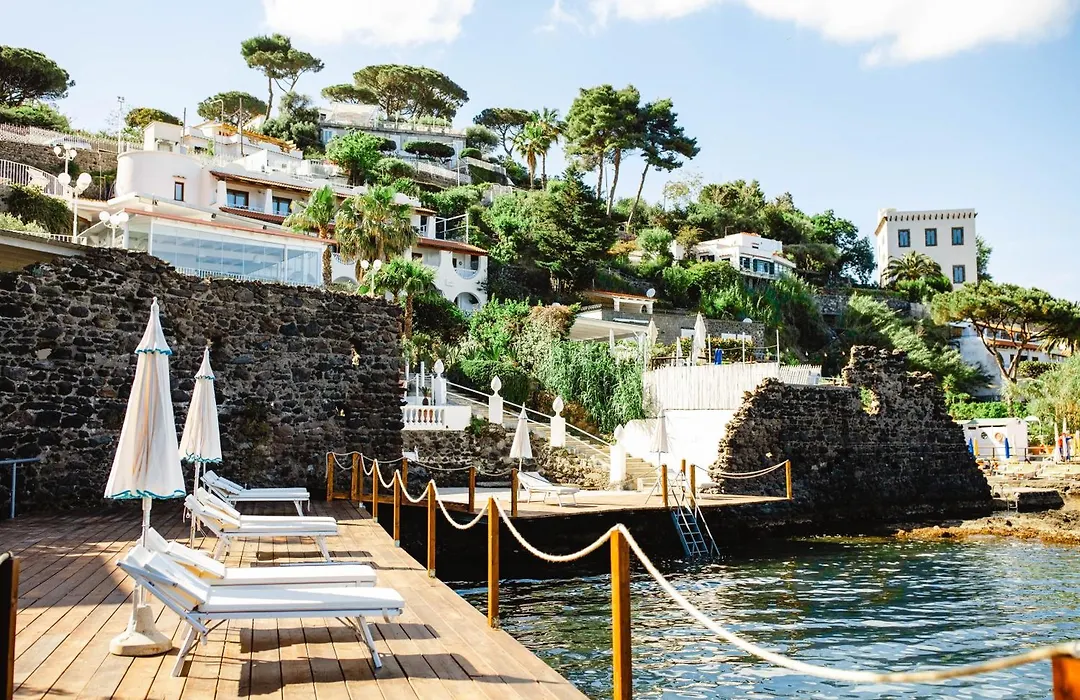 Strand Hotel Delfini-1