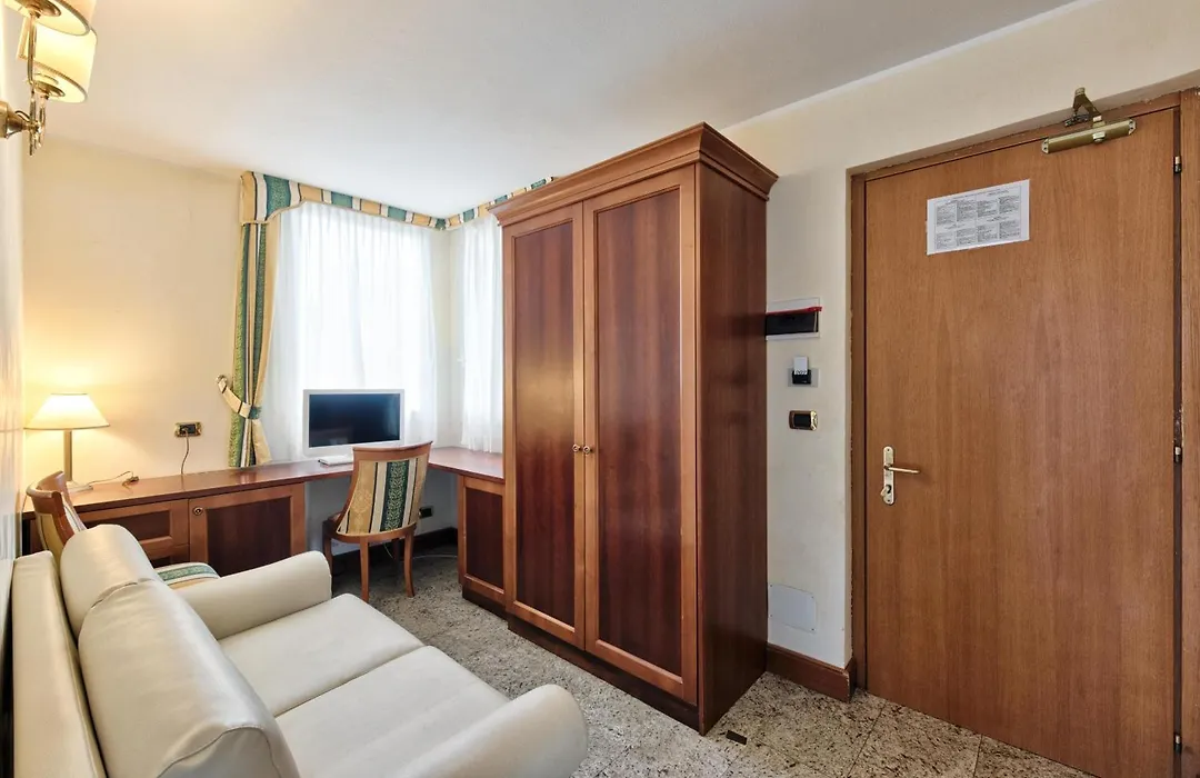Hotel Flora-1