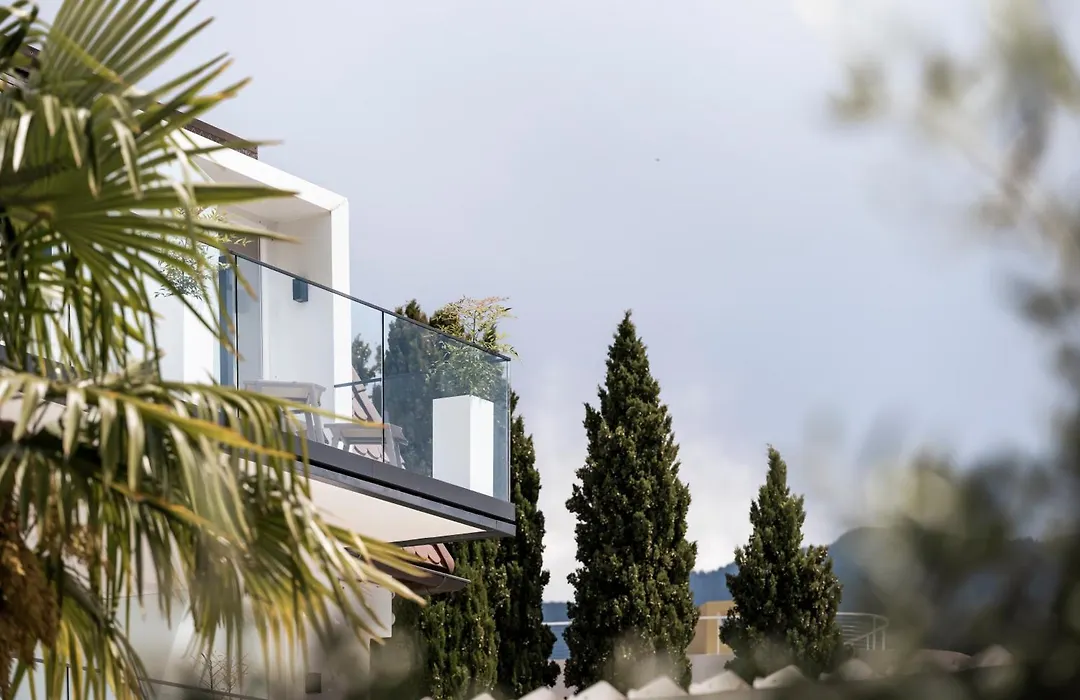 Small & Beautiful Hotel Gnaid-1