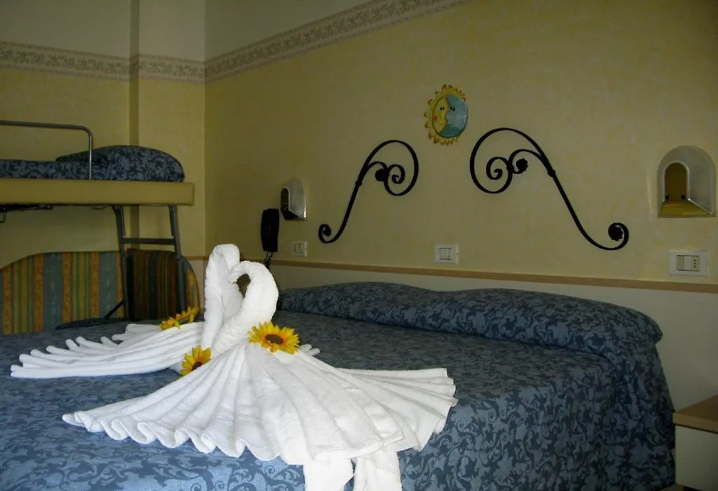 Hotel Holiday-1