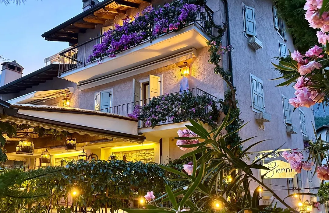 Da Gianni E Villa Annamaria-1