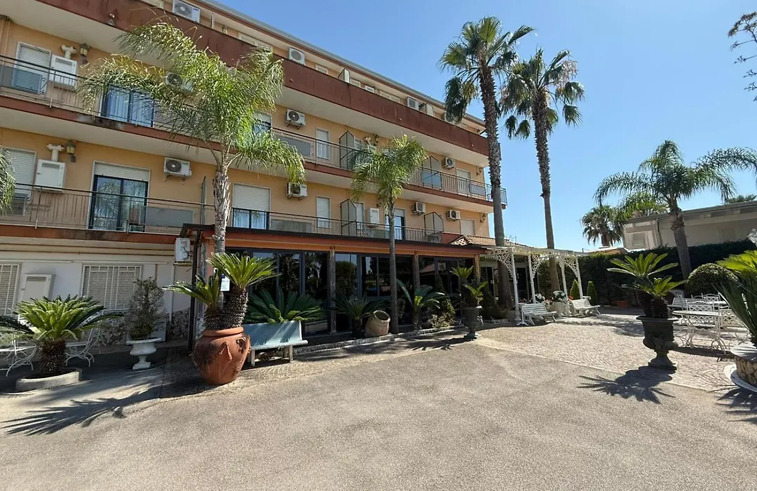 Hotel Happy Days-1