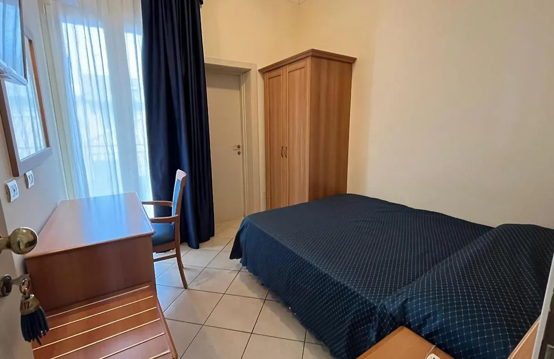 Hotel De La Ville-1